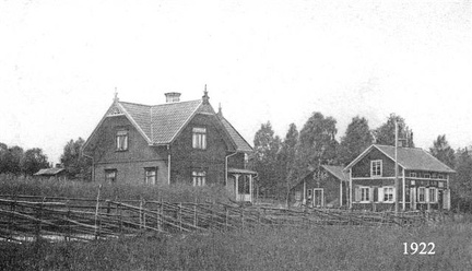 Arnold Johnsson´s affär t.hö, med bostaden t.vä redan då en "pampig" bostad. År 1922